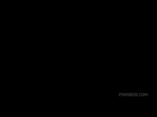 р